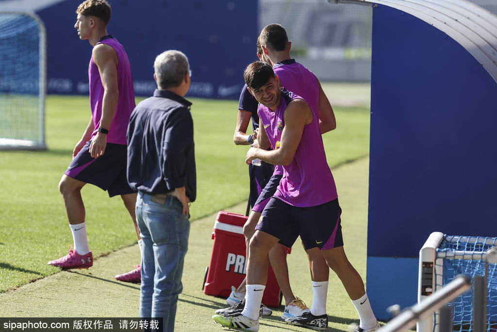 费兰·托雷斯戴队长袖标，双响惊艳亚洲！巴萨新赛季蓄势待发